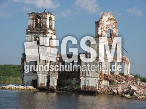 221 Zerfallene Kirche im Stausee.JPG